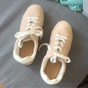 Universal Threads size 8.5 walking shoe Memory Foam women’s good conditi…